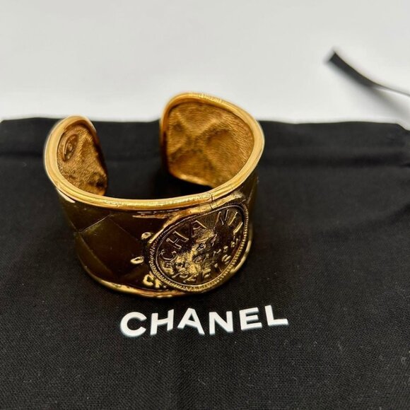 Authentic CHANEL CC Cambon Logo Vintage Bracelet Cuff Bangle Gold Quilted Wide - Picture 7 of 13